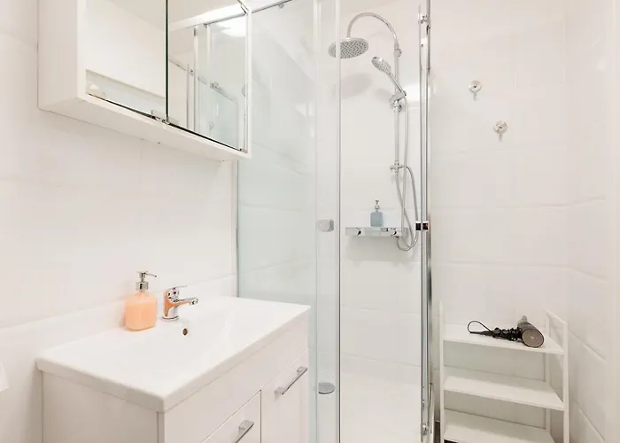 Modern Apartment *